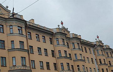 White-Red-White Sculptures Appear On Facade Of Building In Center Of Minsk