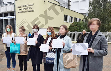 Студентки Академии управления при администрации Лукашенко вышли на акцию протеста