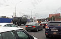В Минске водители засигналили технику карателей