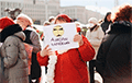 З якімі плакатамі пенсіянеры выйшлі на Марш мудрасці ў Менску