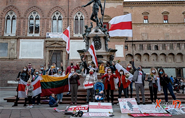 Bologna Held Bright Event In Support Of Belarus