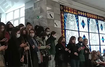 Студенты МГЛУ и БрГТУ вышли на акции протеста