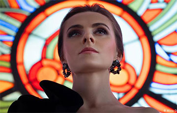 Opera Singer Margarita Levchuk Sang a Song from Belorussky Vokzal Movie