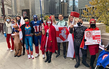 Супергероі з Чыкага перадалі прывітанне беларусам, якія ідуць сення на Марш
