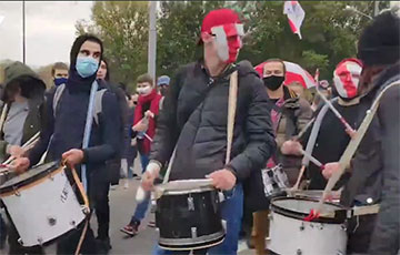 Нядзельны Марш у Менску праходзіць пад бой бубнай