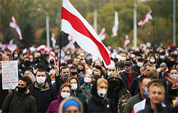 Видеофакт: Колонна протестующих на улице Орловской