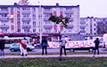 Минчане с самого утра выстраиваются в цепи солидарности под лозунгом «Забастовка!»