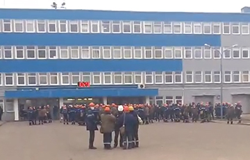 Жители Гродно вышли поддержать бастующих рабочих «Гродно Азота»