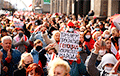 Відэафакт: Дзівосная атмасфэра на маршы страйкоўцаў пенсіянераў і студэнтаў у Менску