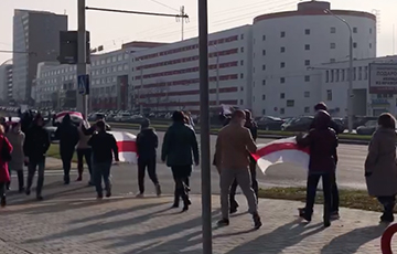 Жители улицы Тимирязева вышли на марш в поддержку «Атланта»