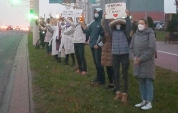 Минчане встали в цепь солидарности на проспекте Дзержинского
