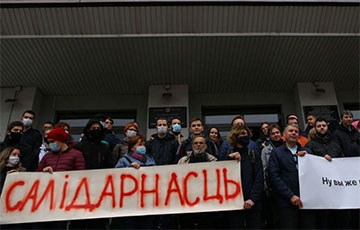 Бастующие студенты БГУИР проводят акцию протеста