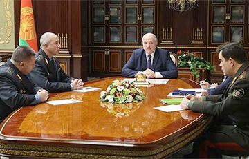 Лукашенко уволил Вакульчика и Барсукова в запас