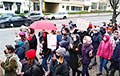 У кинотеатра «Беларусь» стартовал Женский марш солидарности с бастующими рабочими