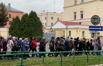 Участницы Женского марша в Минске потребовали освободить политзаключенных