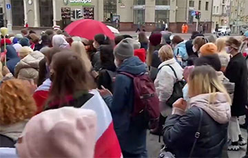 Протестующие в Минске дошли до Октябрьской площади
