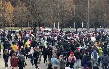 Марш в Минске вышел на проезжую часть