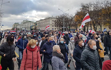 «Уходи!»: протестующие идут Маршем по Минску