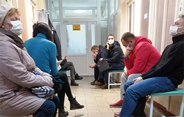 Мінчанін пра чаргу ў паліклініцы: Навошта 20 чалавек прызначылі на адзін і той самы час?