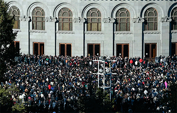 Митингующие в Ереване дали Пашиняну время до полуночи для добровольной отставки