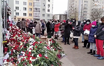 Менчукі прадаўжаюць бестэрміновую вахту на Плошчы Пераменаў