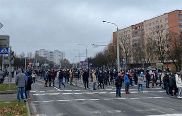 На Пушкінскай у Менску людзі выйшлі на праезную частку