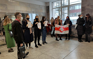 Свердловские эсеры перед выборами провели акцию протеста с помощью фотошопа