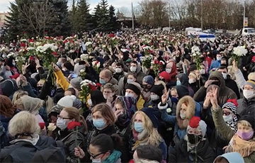 Thousands Of Belarusians Chant "I'm Coming Out" At Farewell To Raman Bandarenka