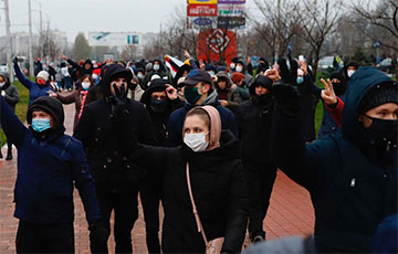 Бесконечные потоки протестующих на улицах Минска