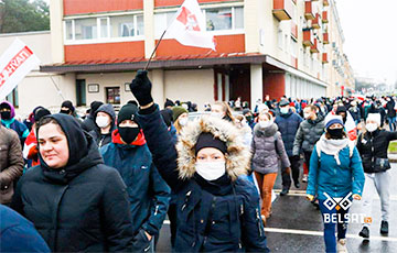 Belarusians Made Riot Police Retreat