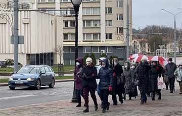 В Гродно пенсионеры идут Маршем по центру города