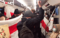 Беларусы выканалі марш «Сцяг» у вагоне менскага метро