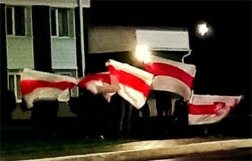Жители Речицы вышли на вечернюю акцию протеста