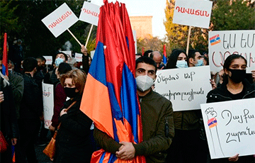 В Ереване протестующие перекрыли дороги