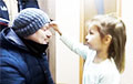 Young Belarusian Gives Blessing To Her Father To Go To March: Touching Video