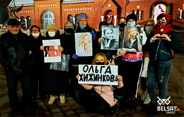 Minsk Residents Came To Red Cathedral To Support Volha Khizhynkova