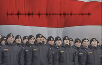 «Дашліце пасла зняць сцяг»: Беларус патроліў гарадзенскую міліцыю