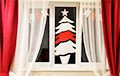 Белорусы декорируют квартиры к Новому году в национальных цветах