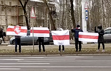Логойский тракт вышел на марш с национальными флагами