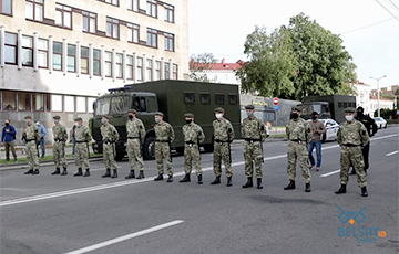 «В тот день я сжег свою военную форму»