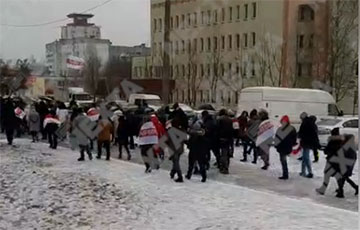 Белорусы массово вышли на протестные марши в субботу