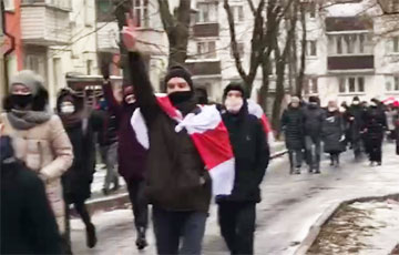 Эмоциональное видео: Две минские колонны объединились в одну