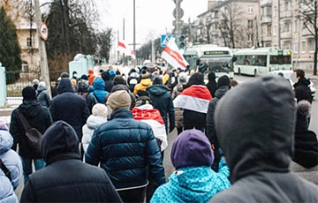 Минчане собираются в своих районах после Марша