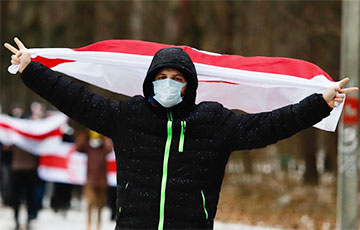 Жители Бобруйска с самого утра вышли на акцию протеста