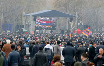В Ереване начались столкновения оппозиции с силовиками