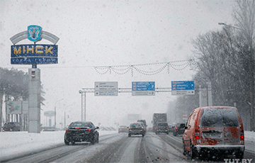 Минск засыпало снегом