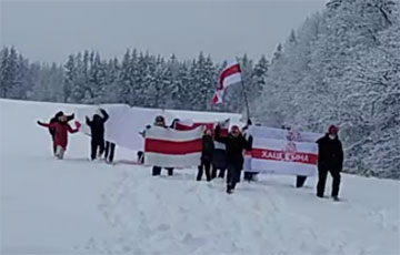 Хатежино марширует с самого утра!