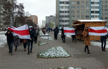 В Бресте проходит массовое и громкое шествие
