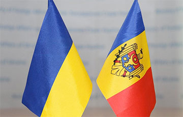 Молдова впервые с начала войны отправит военную помощь Украине