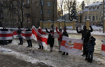 Возле посольства Беларуси в Вильнюсе прошла акция протеста